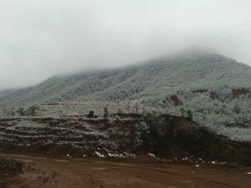 2015年涼山州會(huì)東縣堵格鄉(xiāng)雪景